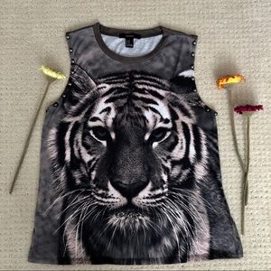 Sleeveless shirt, tiger design
